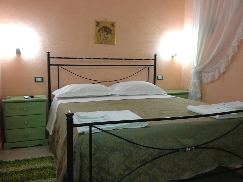 Bed And Breakfast Via Leuca Lecce Ngoại thất bức ảnh